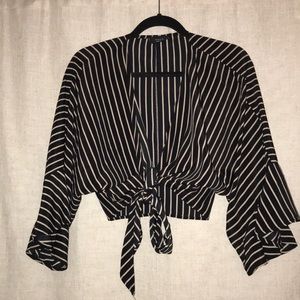 VICI cropped tie front top